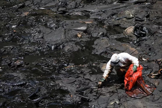 Marée noire au Pérou. L’entreprise pétrolière Repsol responsable !